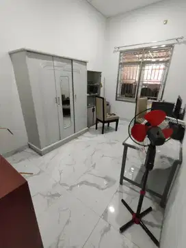 Dijual Rumah Taman Holis Indah Semi Furnish 2 lantai siap huni