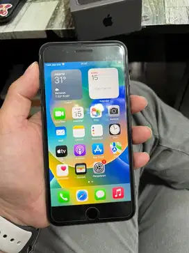 Iphone 8 plus 256 kondisi istimewah fullset mulus no charger net aja