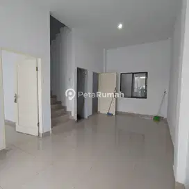 DIJUAL VILLA JALAN KUALI KOMPLEK THE BOSTON (Richard)
