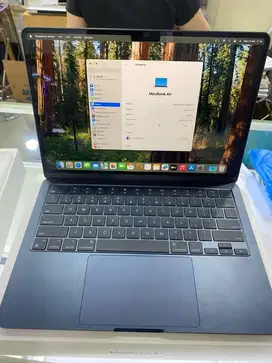 Macbook air m2 13 inch ram 16 / 256 gb garansi panjang ibox feb 2026