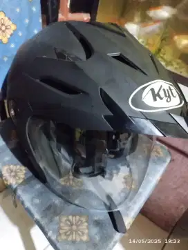Helm KYT ukuran M