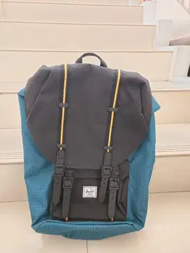 Tas Herschel Backpack Brand New Warna Biru Hitam.