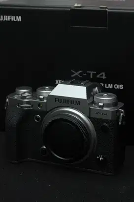 Mirrorless Fujifilm X-T4 Body Only BO Fullset Box FFID