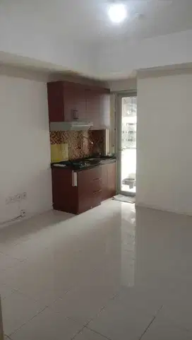 Disewakan 2 Bedroom Semi Furnish Apartemen Green Lake Sunter