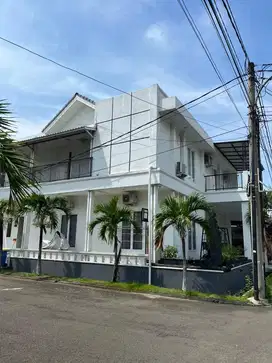 Rumah sgt bagus full renovasi bebas banjir didalam cluster.