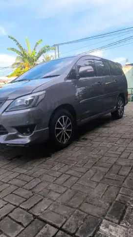 Innova V 2.0 A/T 2012