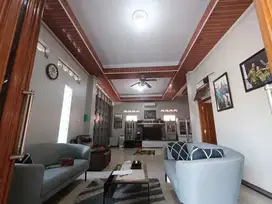 Rumah Mewah dan Ruang Futsal Aktif  Strategis (bisa utk gudang usaha)