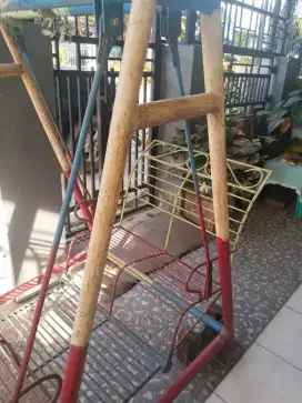 Ayunan Besi Anak atau Dewasa
