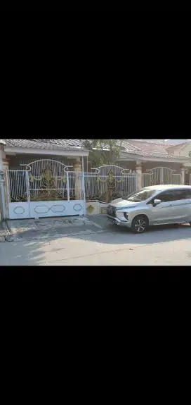 Disewakan rumah luas  jl.Utama komplek bs jg utk usaha