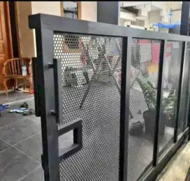 Pagar besi holo