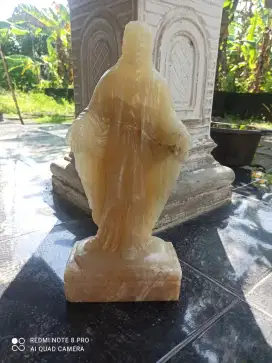 Patung Yesus batu onik