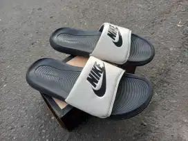 Sandal nike victori one slide ori size 45