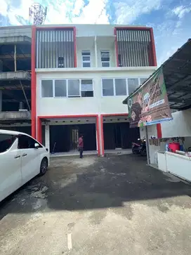 RUKO 1 LANTAI (LANTAI DASAR) . PUNYA PARKIRAN LUAS