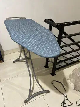 Meja setrika besar