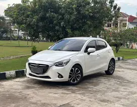 (CASH) Mazda 2 R Skyactiv AT 2015