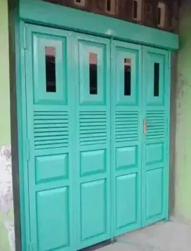 Pintu gerasi dan ruko model lipat bahan full besi galvanis bergeransi