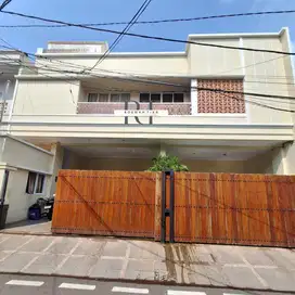 Rumah masih baru plus private pool di Cempaka Putih Jakpus