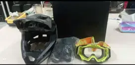 Dijual helm sepeda downhill merek fox (bonus kacamata)