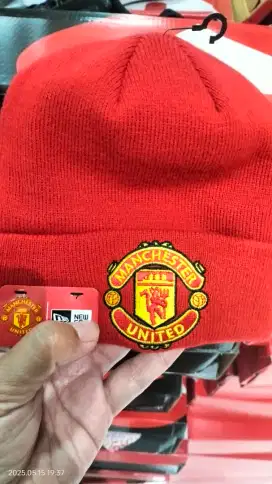 Topi beanie Manchester United merk Newera original