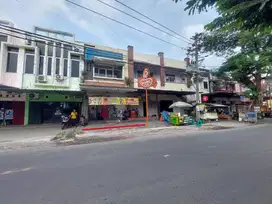 Ruko pinggir jalan raya kampus UMS ring 1 murah