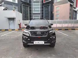 Toyota Fortuner VRZ TRD 2018 Hitam