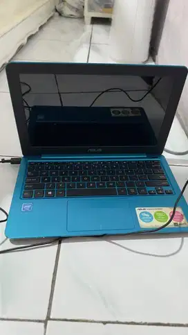 Dijual laptop/notebook asus e202s