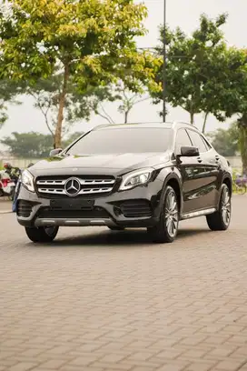 Nyaman! Mercedes Benz GLA200 AMG Night Edition 2020