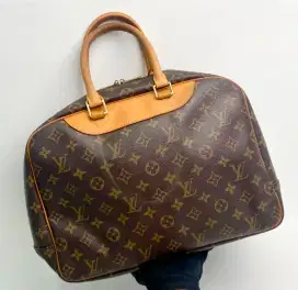 Authentic Louis Vuitton Deauville Monigram Handbag