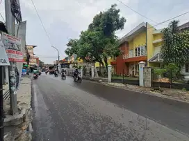 DIJUAL RUMAH MAINROAD LINGKUNGAN RAMAI COCOK UNTUK TEMPAT USAHA