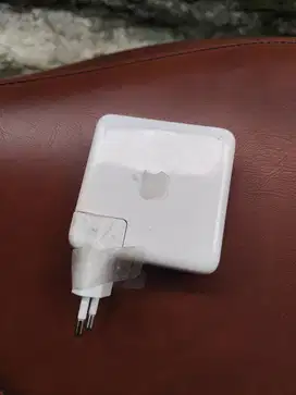 USB-C power adapter macbook 61W
