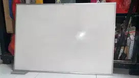 Whiteboard ukuran sedang