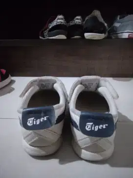 Sepatu anak onitsuka tiger