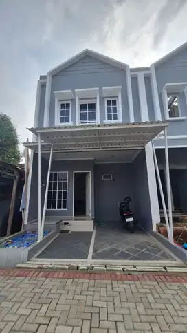 SIAP HUNI RUMAH 2 LANTAI AKSES MASUK 2 MOBIL