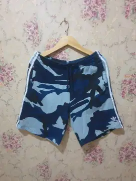 Mulus .authentic celana pendek adidas size M