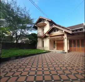 Disewakan rumah besar parkir luas lokasi ngaglik dekat UGM