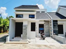 Rumah 1,5 lantai di Ngemplak dekat embarkasi haji
