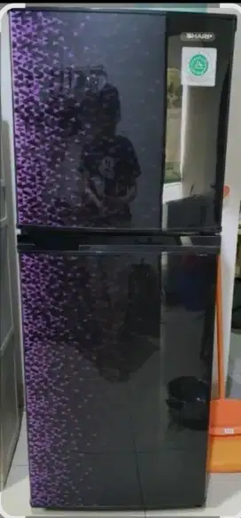 Kulkas Sharp bekas 2 pintu 205L