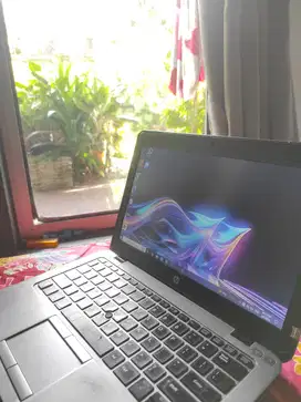 HP elitebook 820 core i5  spek desain editing jual cepat ( 1,5 jt!)