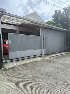 Dijual Cepat Rumah Semi Furnished Di Taman Holis Indah