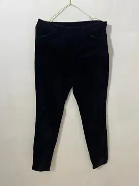 Uniqlo Celana Bahan Bludru