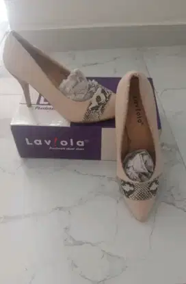 Sepatu heels beige