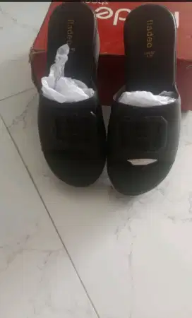 Sandal fldeo hitam wedges