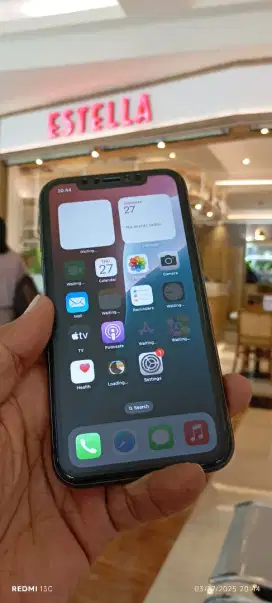 Apple iPhone 11 iBox hitam mulus lengkap