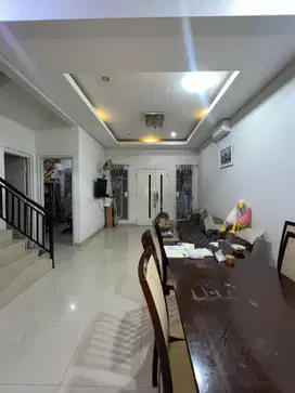 Dijual Rumah 2 Lantai Full Bangunan di Metro Permata 1, Tangerang.