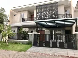 Graha family jual rumah baru gress semi furnished mewah row jln lebar