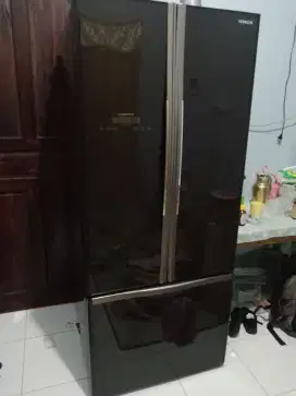 Kulkas hitachi 3 pintu ( frezzer bawah )