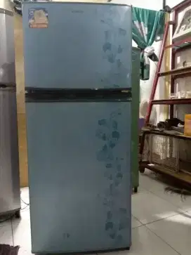 Kulkas 2pintu merek sharp