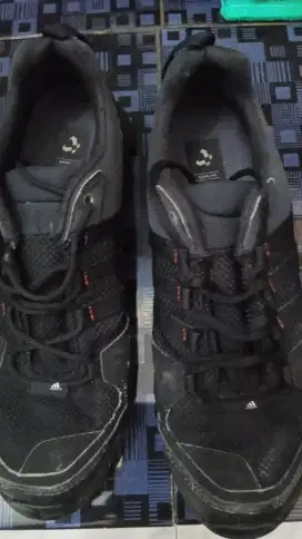 Sepatu di jual harga nego