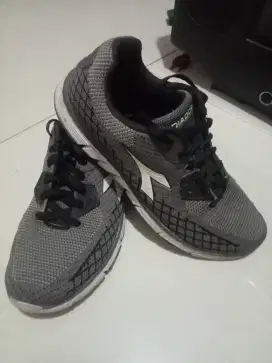 Jual sepatu diadora original