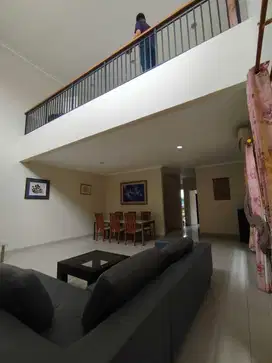 Rumah 450m2 semi furnis hadap Utara Kota Wisata Cibubur S172